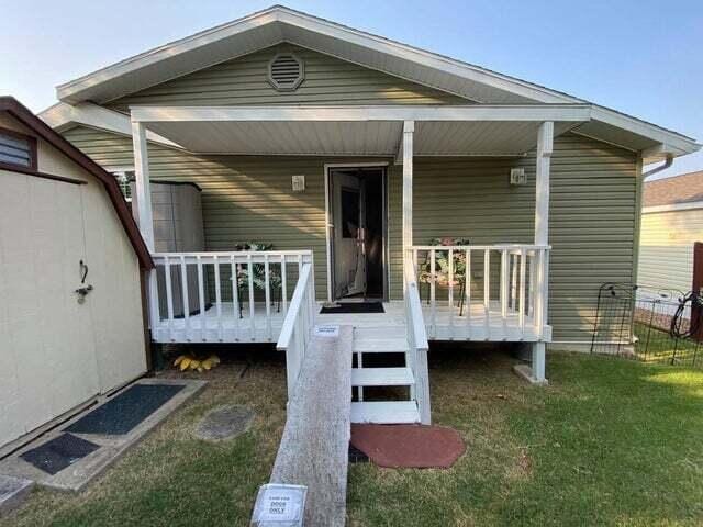 203 Forest Park Ln, Branson, MO 65616 - entrance to property featuring a wooden deck