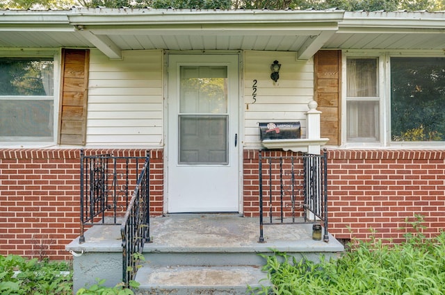 225 S Main St, Greenfield, MO 65661 - property entrance