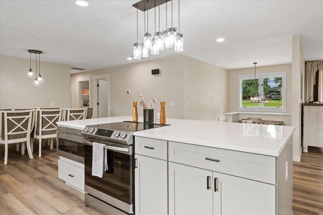 103 W Secluded Ln, Nixa, MO 65714 - kitchen with appliances with stainless steel finishes, light wood-style flooring, hanging light fixtures, recessed lighting, and light countertops