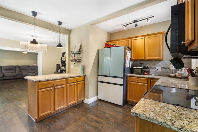 526 S Mccanse St, Mount Vernon, MO 65712 - kitchen featuring freestanding refrigerator, a peninsula, backsplash, and dark wood finished floors
