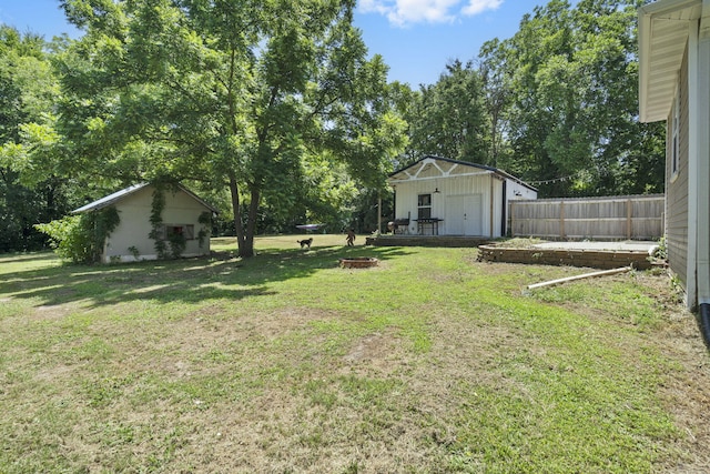 526 S Mccanse St, Mount Vernon, MO 65712 - view of yard with an outdoor structure and view of wooded area