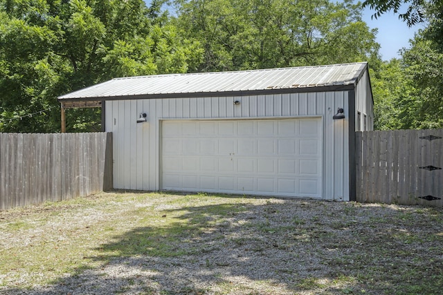 526 S Mccanse St, Mount Vernon, MO 65712 - view of detached garage