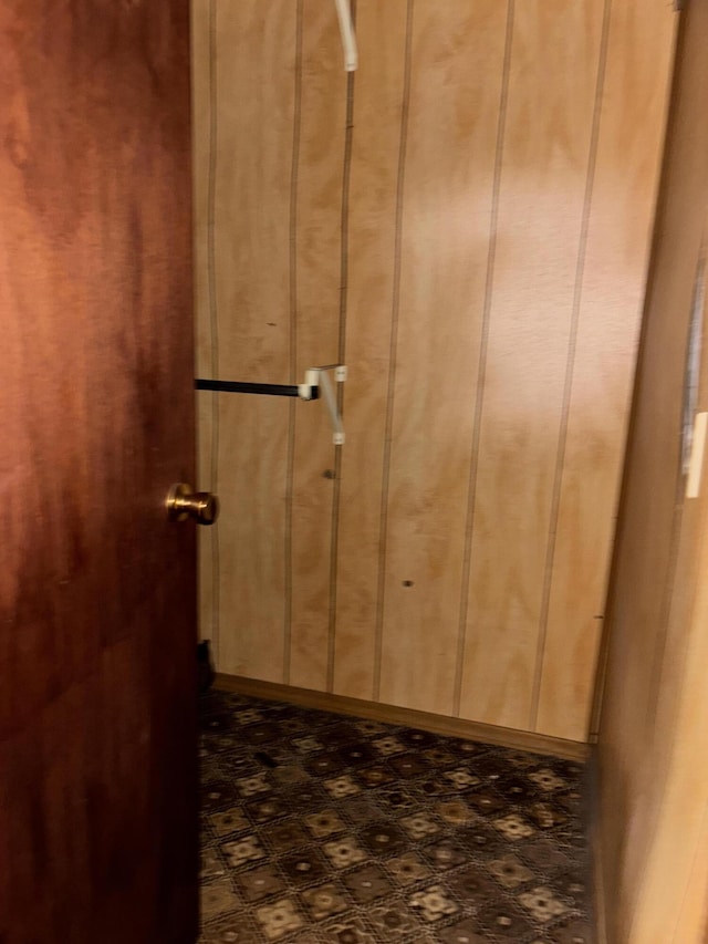 1334 E Nora St, Springfield, MO 65803 - hallway with dark floors