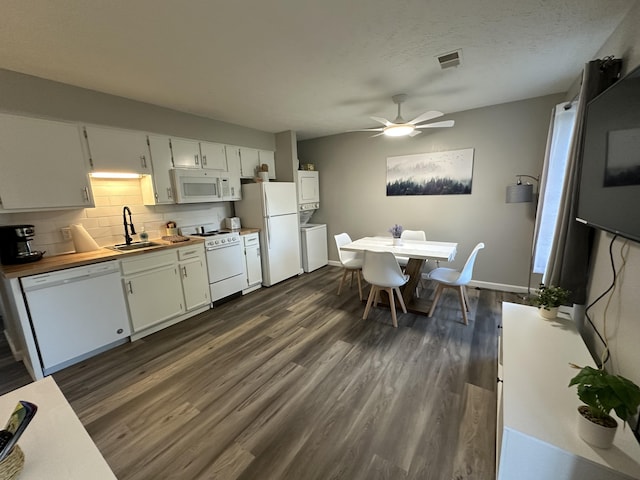 17 Fall Creek Trl Unit 4, Branson, MO 65616 - kitchen featuring white appliances, estacked washer and dryer, dark wood finished floors, backsplash, and a ceiling fan