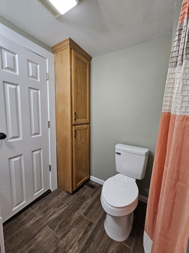 609 S College St, Neosho, MO 64850 - full bath featuring wood finished floors and a textured ceiling