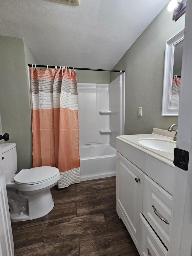 609 S College St, Neosho, MO 64850 - full bath with vanity, shower / bath combo with shower curtain, wood finished floors, and a textured ceiling