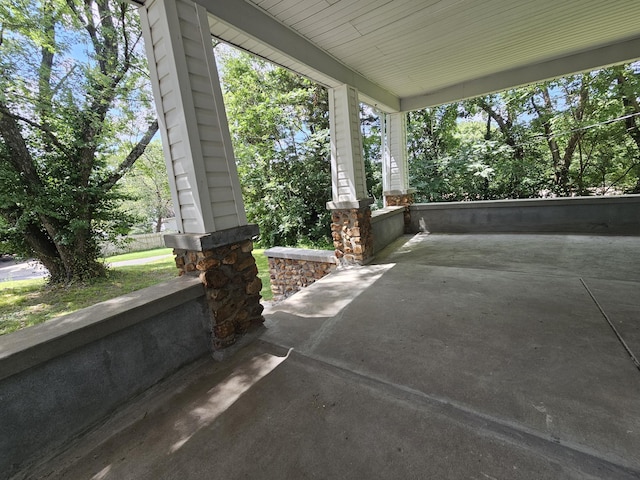 609 S College St, Neosho, MO 64850 - view of porch