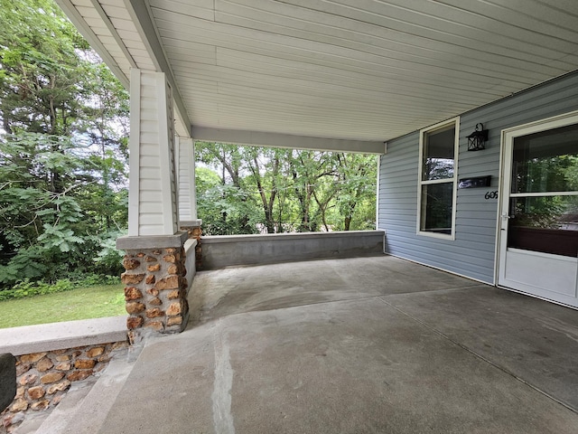 609 S College St, Neosho, MO 64850 - porch featuring an attached carport