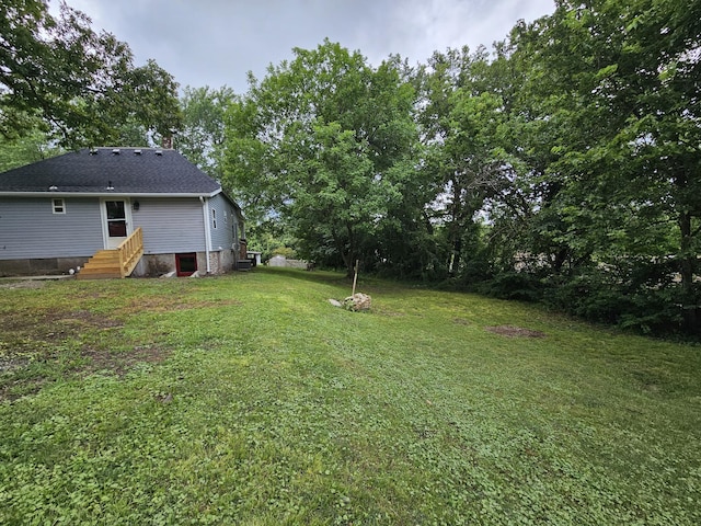 609 S College St, Neosho, MO 64850 - view of grassy yard featuring view of wooded area