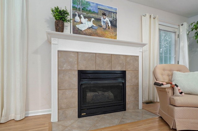 1060 Berkley, Marshfield, MO 65706 - detailed view of wood finished floors and a fireplace