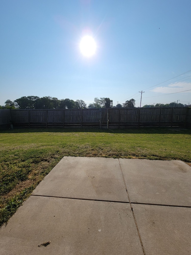 100 Hawthorn Ave, Rogersville, MO 65742 - view of yard featuring a patio area