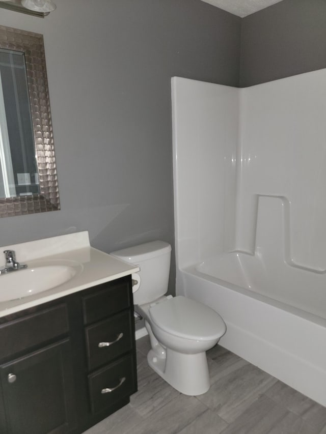 100 Hawthorn Ave, Rogersville, MO 65742 - full bath featuring vanity and washtub / shower combination