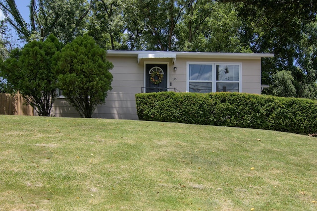 135 Roark Ave, Branson, MO 65616 - view of front of property with a front yard