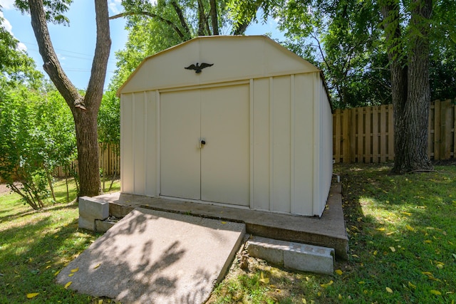 135 Roark Ave, Branson, MO 65616 - view of shed featuring a fenced backyard