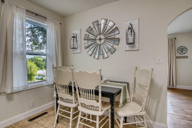 135 Roark Ave, Branson, MO 65616 - dining space featuring arched walkways and baseboards