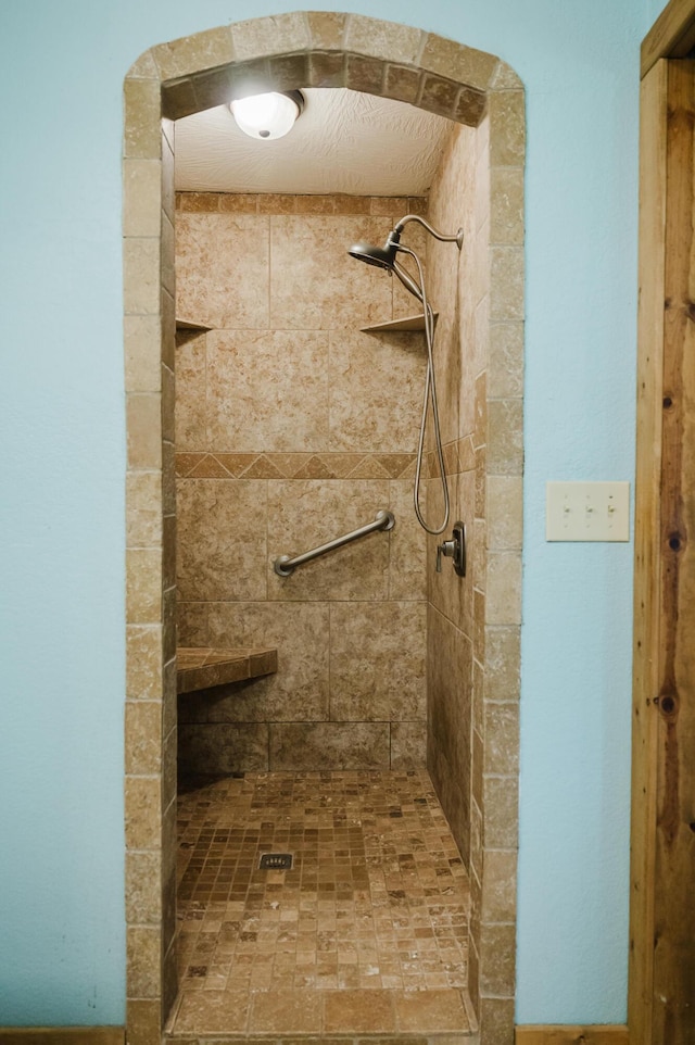 22783 Lawrence Unit 1210, Aurora, MO 65605 - bathroom with a tile shower