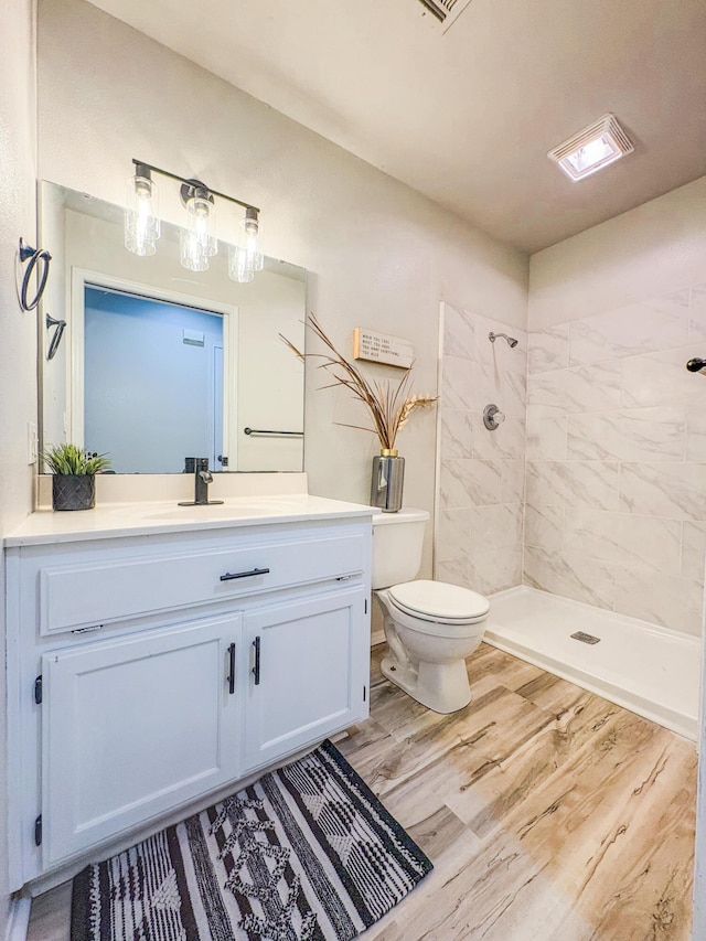 905 NW Blvd, Neosho, MO 64850 - bathroom featuring vanity, a tile shower, and wood finished floors
