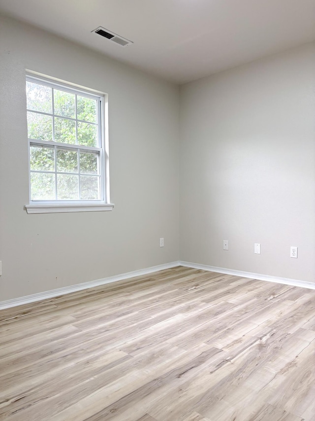 905 NW Blvd, Neosho, MO 64850 - empty room with light wood-style flooring and baseboards