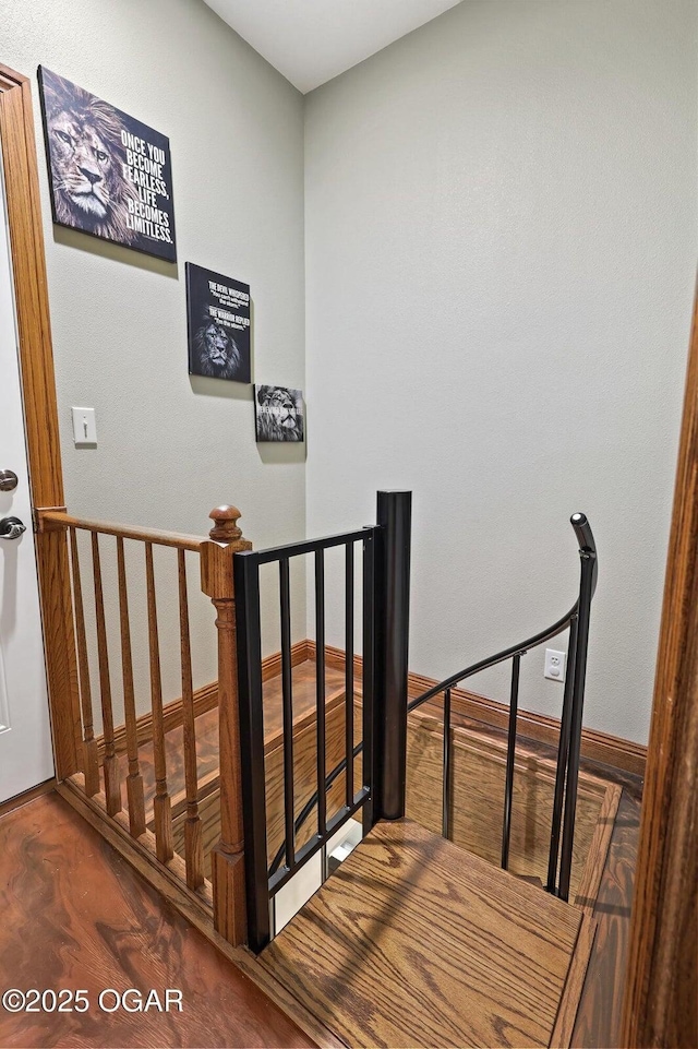 318 Fox Fire Ct, Joplin, MO 64801 - view of stairway