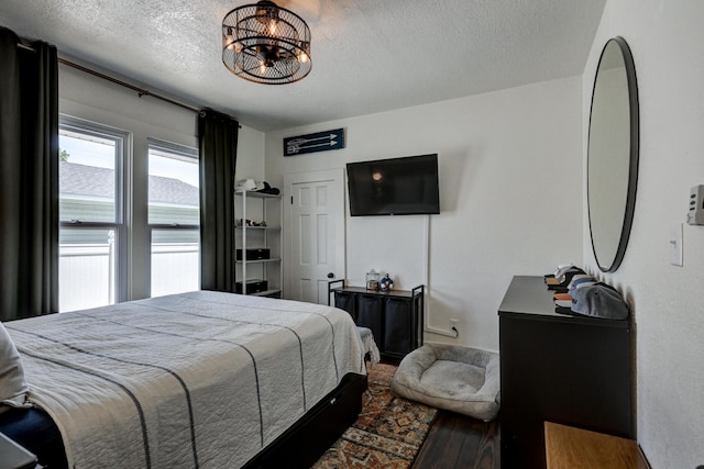 1508 S Moffet Ave, Joplin, MO 64804 - bedroom featuring a textured ceiling and a chandelier