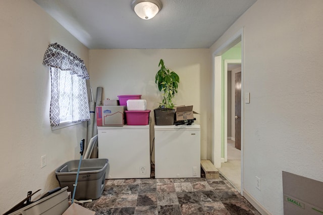 1027 S Orner St, Carthage, MO 64836 - laundry room with washing machine and clothes dryer and stone finish flooring