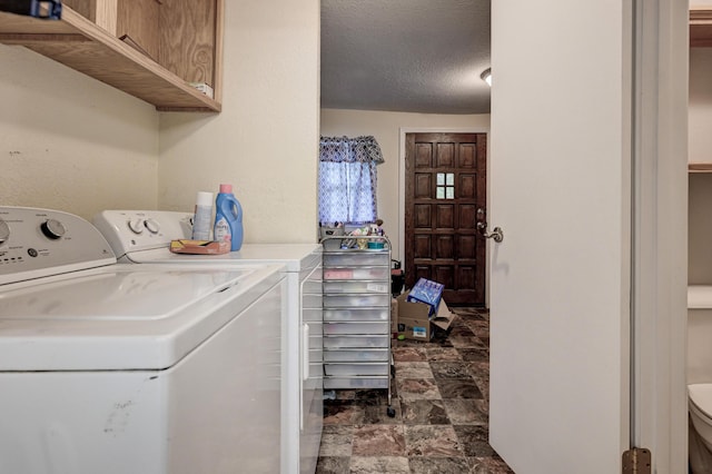 1027 S Orner St, Carthage, MO 64836 - laundry room featuring independent washer and dryer and a textured ceiling