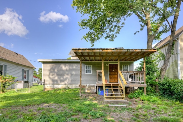 1027 S Orner St, Carthage, MO 64836 - view of front facade with a deck