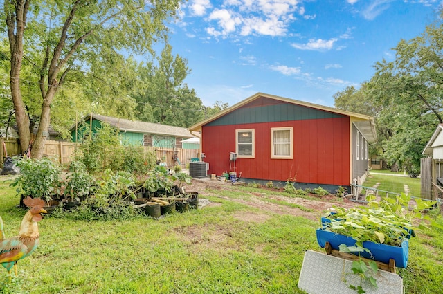 1648 N Yates Ave, Springfield, MO 65803 - back of house with a garden