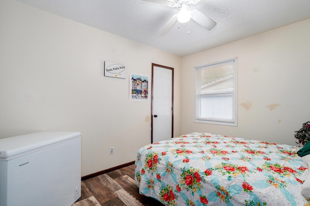 1648 N Yates Ave, Springfield, MO 65803 - bedroom featuring refrigerator, wood finished floors, ceiling fan, and a textured ceiling