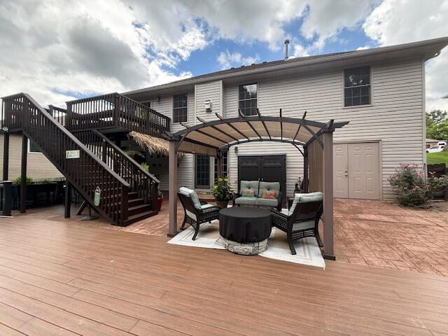 3086 S Suburban Ave, Springfield, MO 65807 - deck featuring outdoor lounge area and a pergola