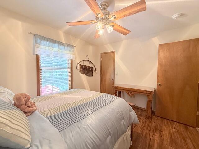 3086 S Suburban Ave, Springfield, MO 65807 - bedroom with wood finished floors and ceiling fan