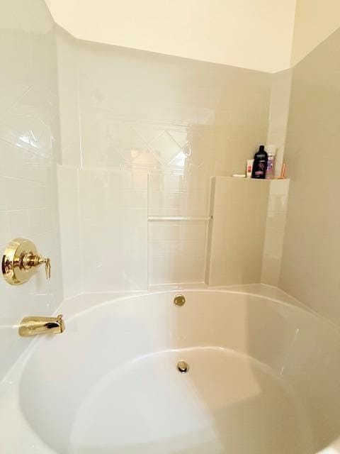 3086 S Suburban Ave, Springfield, MO 65807 - full bathroom with bathing tub / shower combination