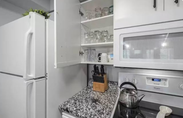 200 Golfview Dr Unit D5, Branson, MO 65616 - kitchen featuring white appliances
