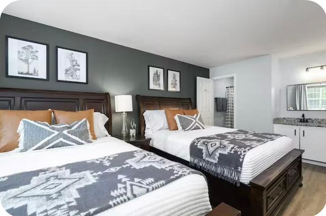 200 Golfview Dr Unit D5, Branson, MO 65616 - bedroom featuring wood finished floors