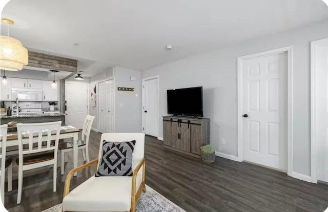 200 Golfview Dr Unit D5, Branson, MO 65616 - dining space with dark wood-type flooring and baseboards