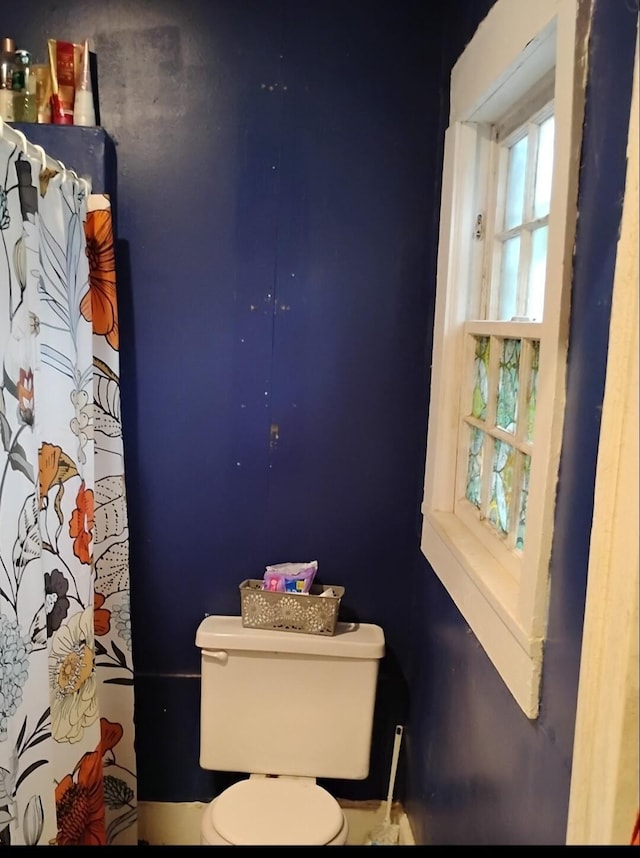 1885 N Lyon Ave, Springfield, MO 65803 - bathroom with toilet and a shower with curtain
