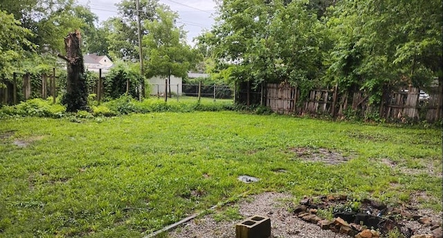 1885 N Lyon Ave, Springfield, MO 65803 - view of fenced backyard