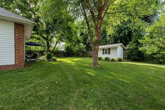 1021 W Whiteside St, Springfield, MO 65807 - fenced backyard with an outbuilding
