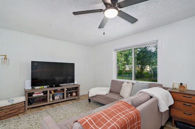 303 E Berkeley St, Springfield, MO 65807 - living area with wood finished floors, a textured ceiling, and a ceiling fan