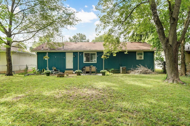 303 E Berkeley St, Springfield, MO 65807 - back of property featuring a lawn