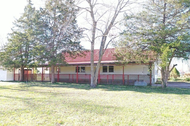 112 W Summit Ave, Seymour, MO 65746 - rear view of house featuring a lawn