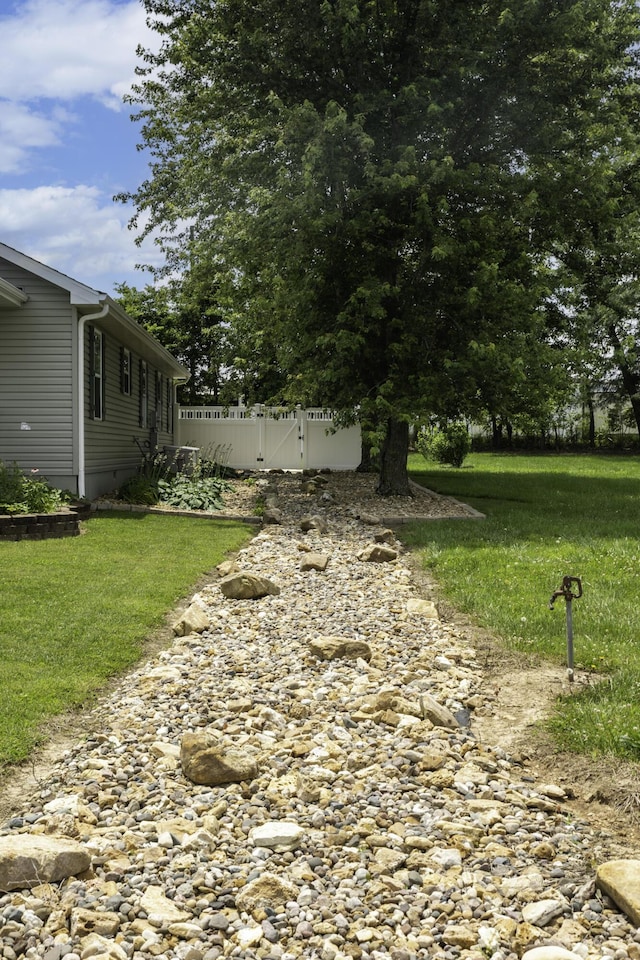 120 E Kennedy Blvd, Buffalo, MO 65622 - view of yard with a gate