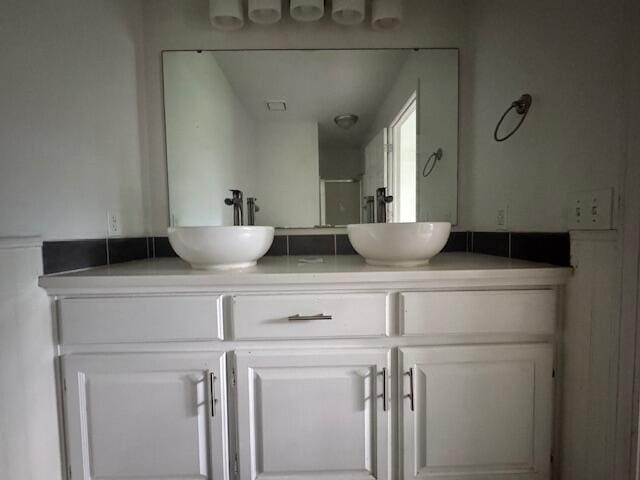 315 S Market St, Nixa, MO 65714 - full bath with double vanity