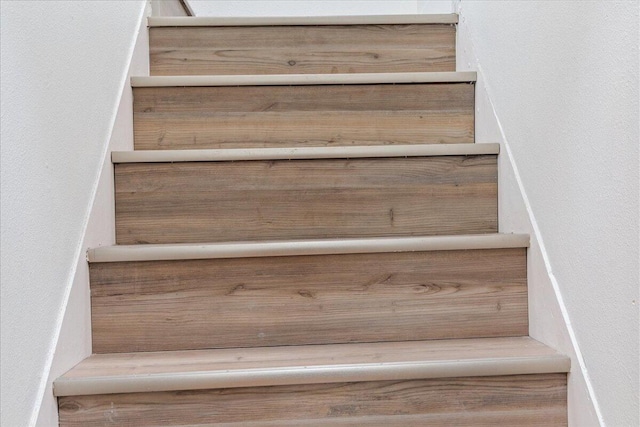1156 W Lynn St, Springfield, MO 65802 - stairway with a textured wall