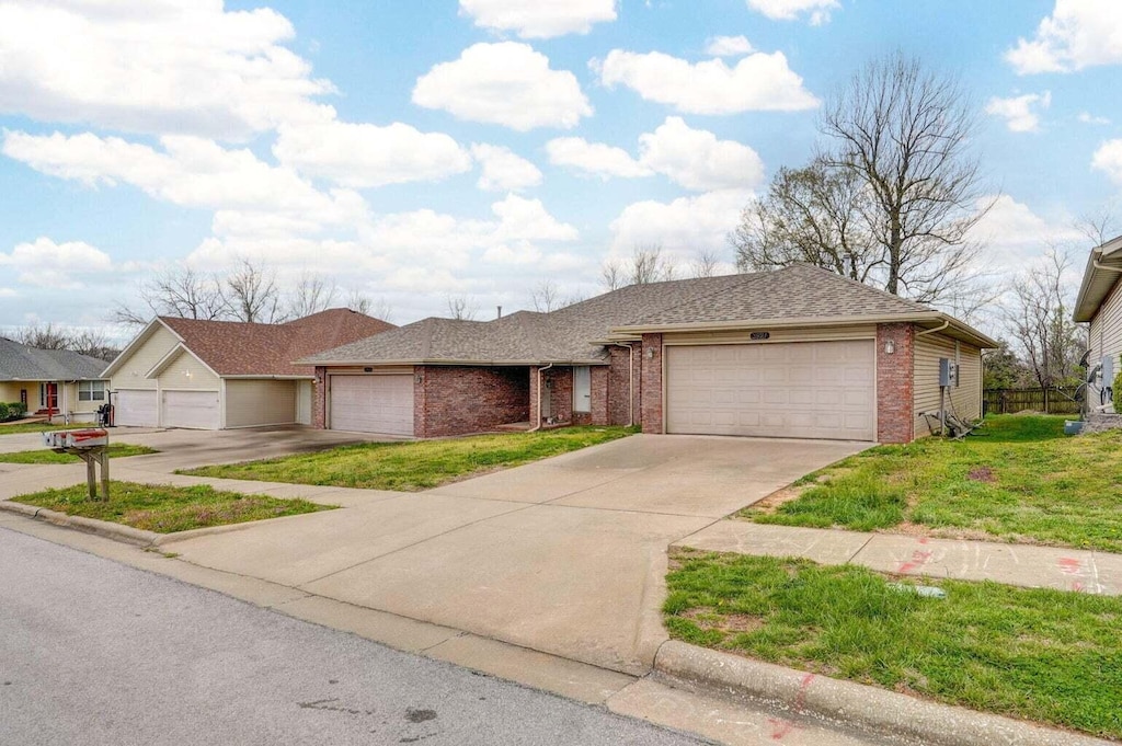 3921-3923 Timbercreek Ave, Springfield, MO 65807 - photo 3