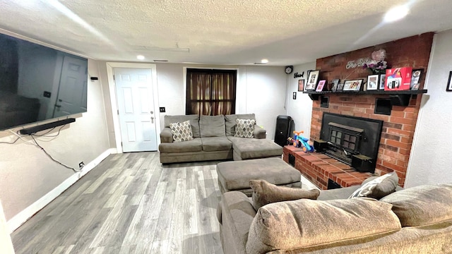 139 W Hawthorne St, Aurora, MO 65605 - photo 4
