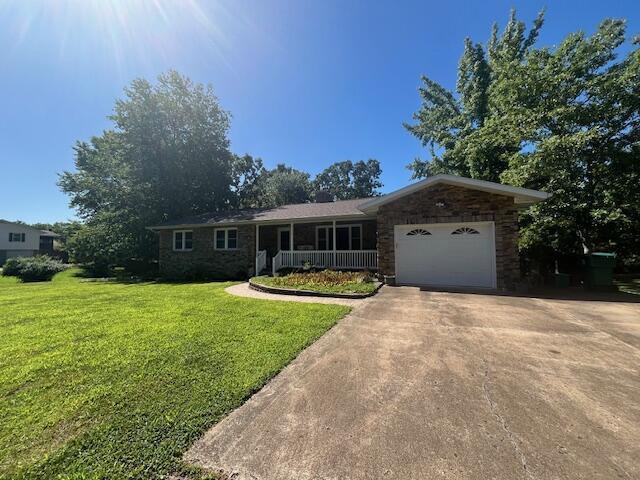 1111 Davis St, Cabool, MO 65689 - photo 2