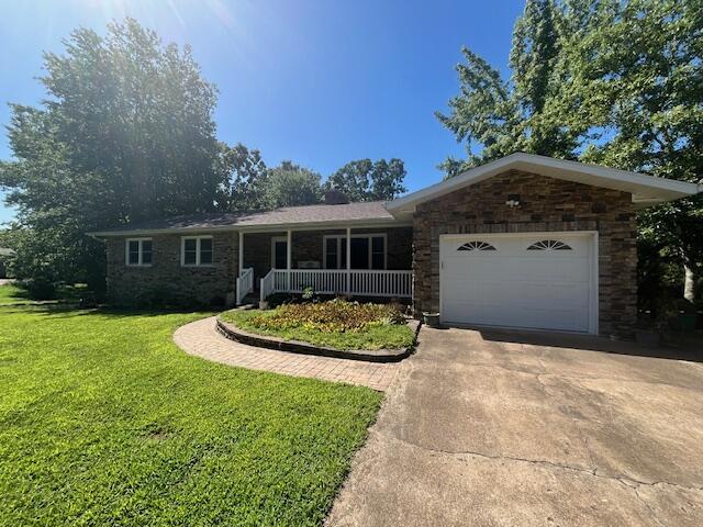 1111 Davis St, Cabool, MO 65689 - photo 1