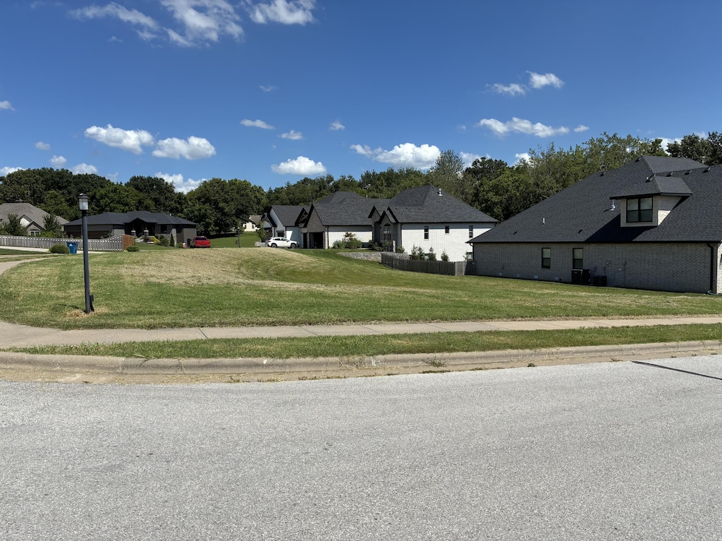 702 S Hickory Dr, Springfield, MO 65809 - photo 1