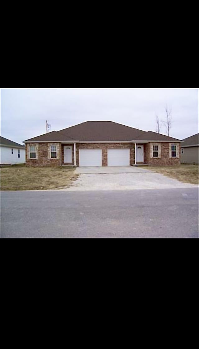 819 Morgan St, Bolivar, MO 65613 - photo 1